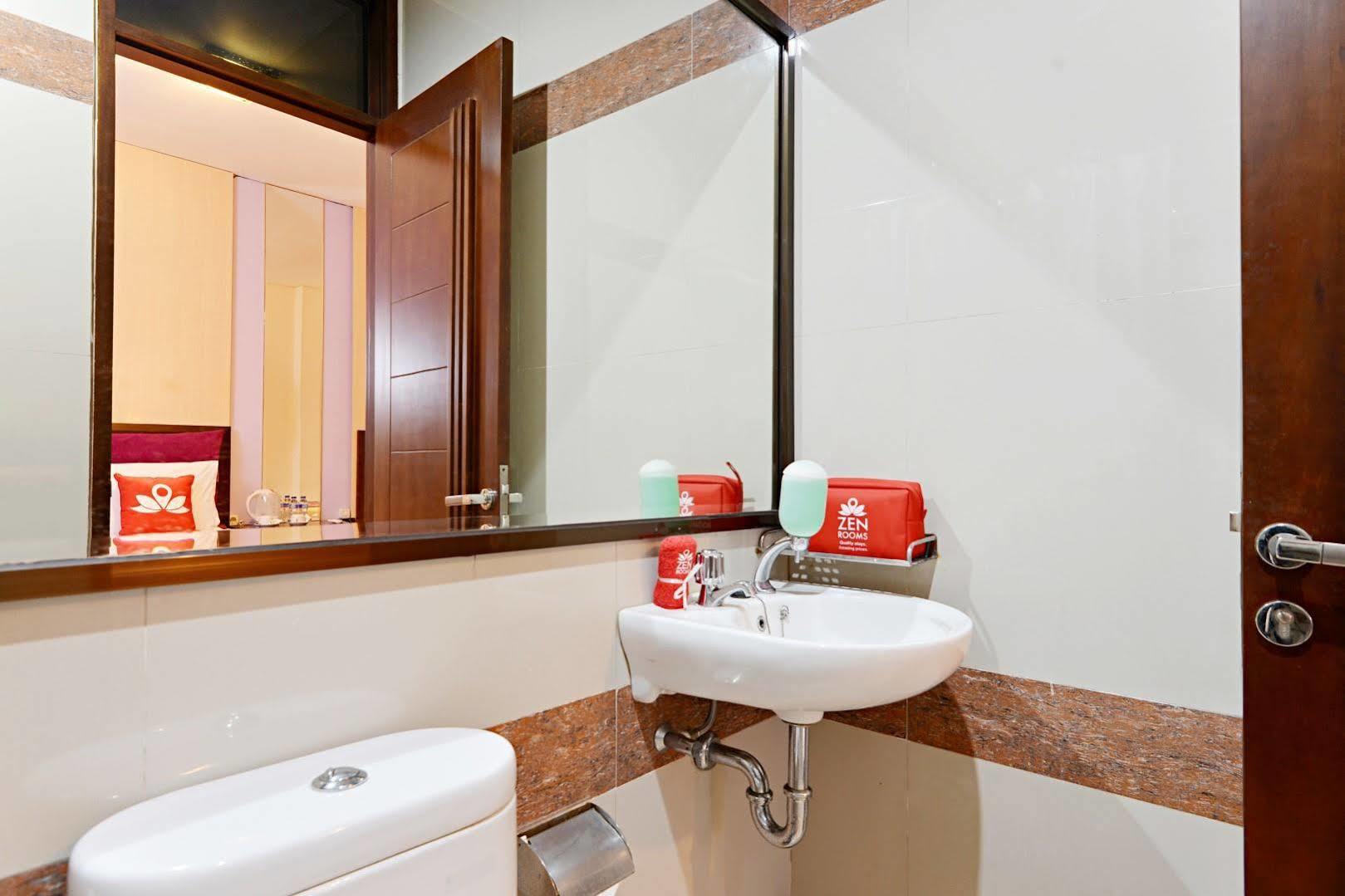 Zen Rooms Riau Natuna Bandung Extérieur photo
