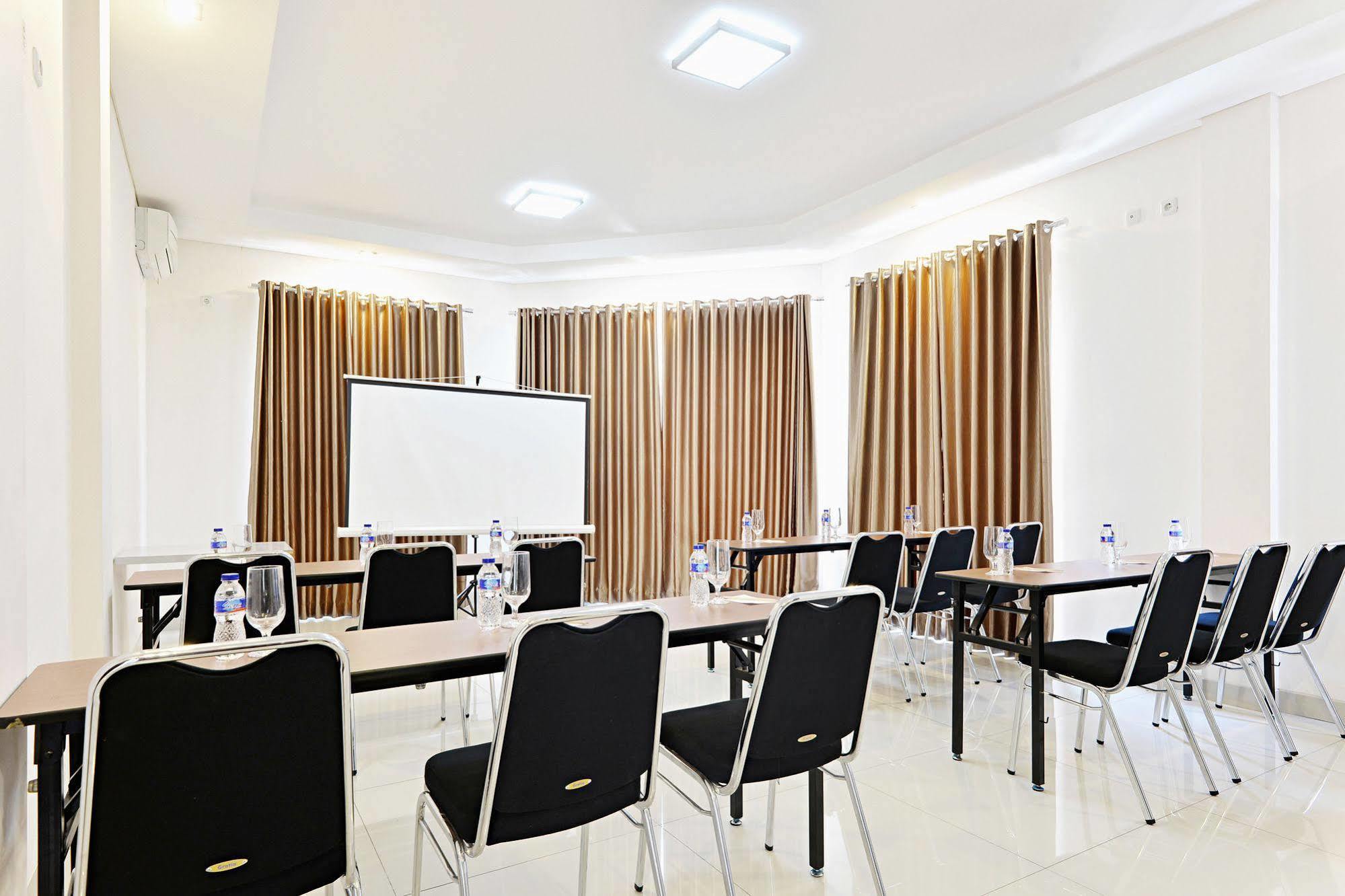 Zen Rooms Riau Natuna Bandung Extérieur photo