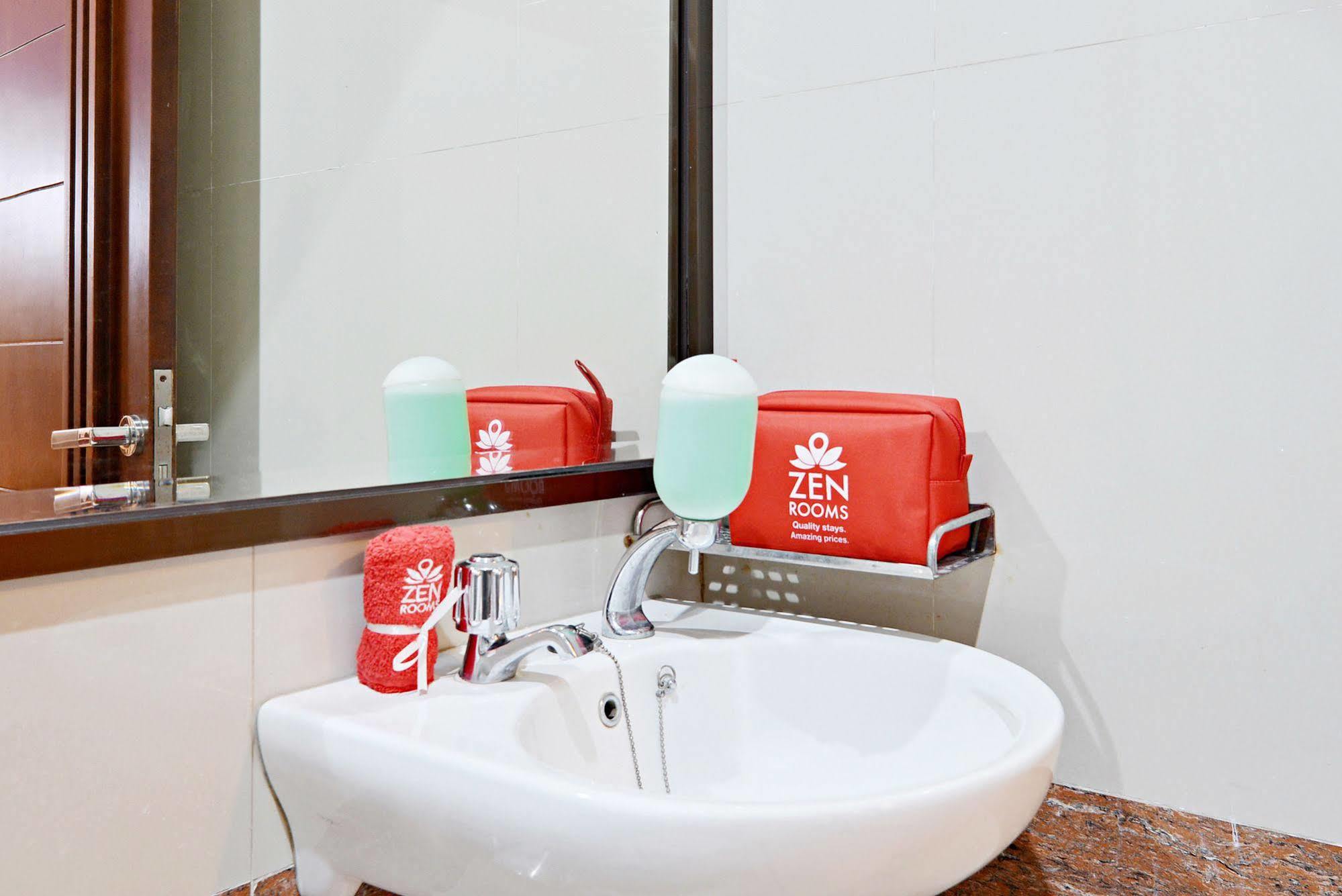 Zen Rooms Riau Natuna Bandung Extérieur photo