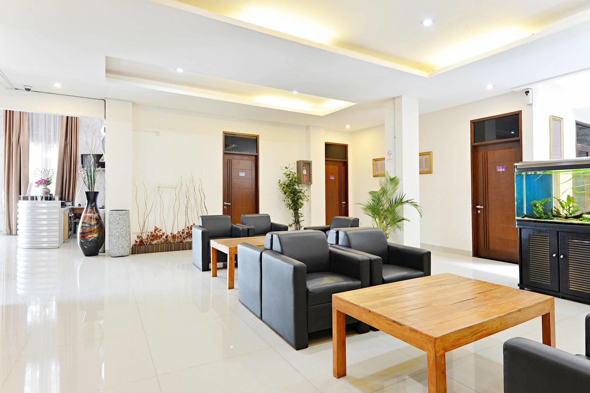 Zen Rooms Riau Natuna Bandung Extérieur photo