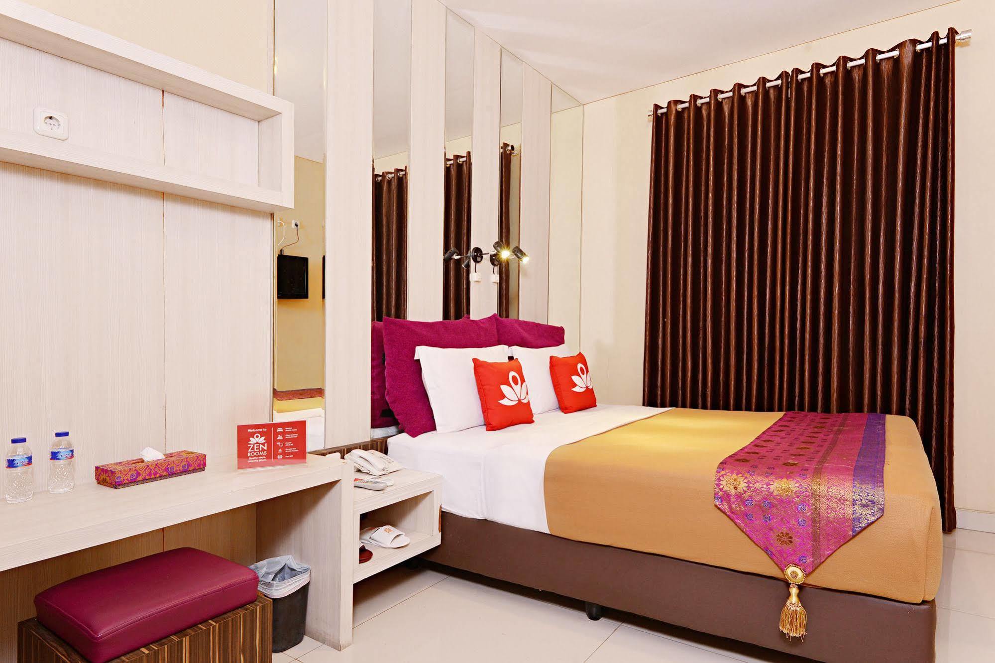 Zen Rooms Riau Natuna Bandung Extérieur photo
