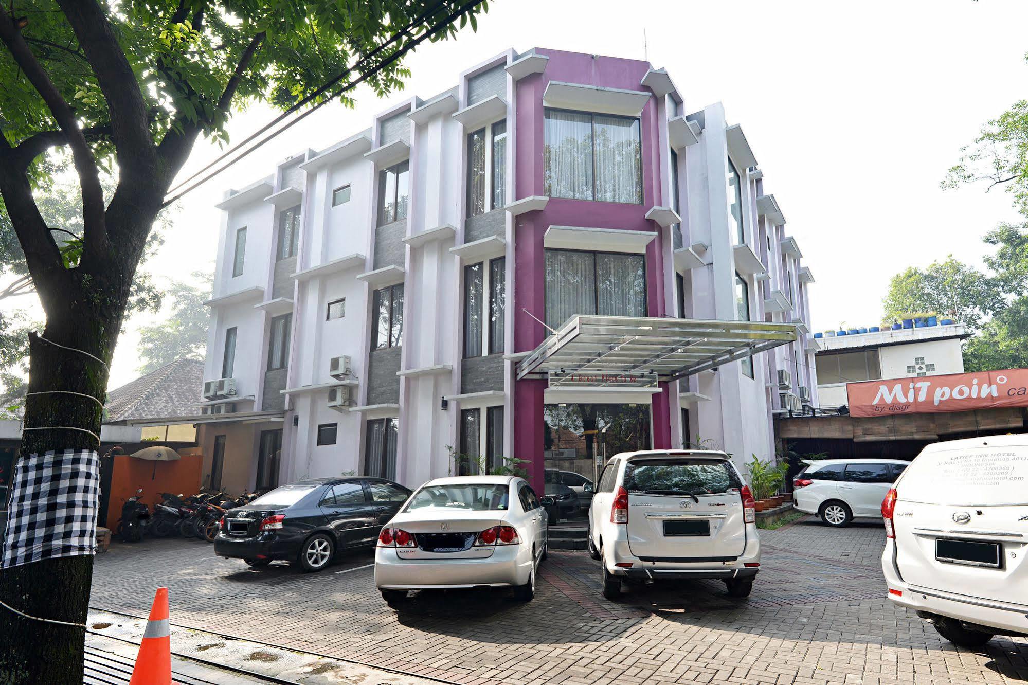 Zen Rooms Riau Natuna Bandung Extérieur photo
